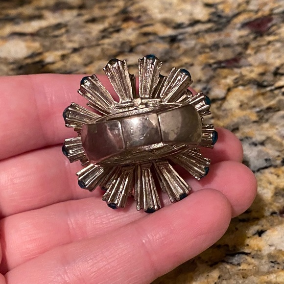 3/$30 Adjustable burst blue faux gem ring - Picture 8 of 13